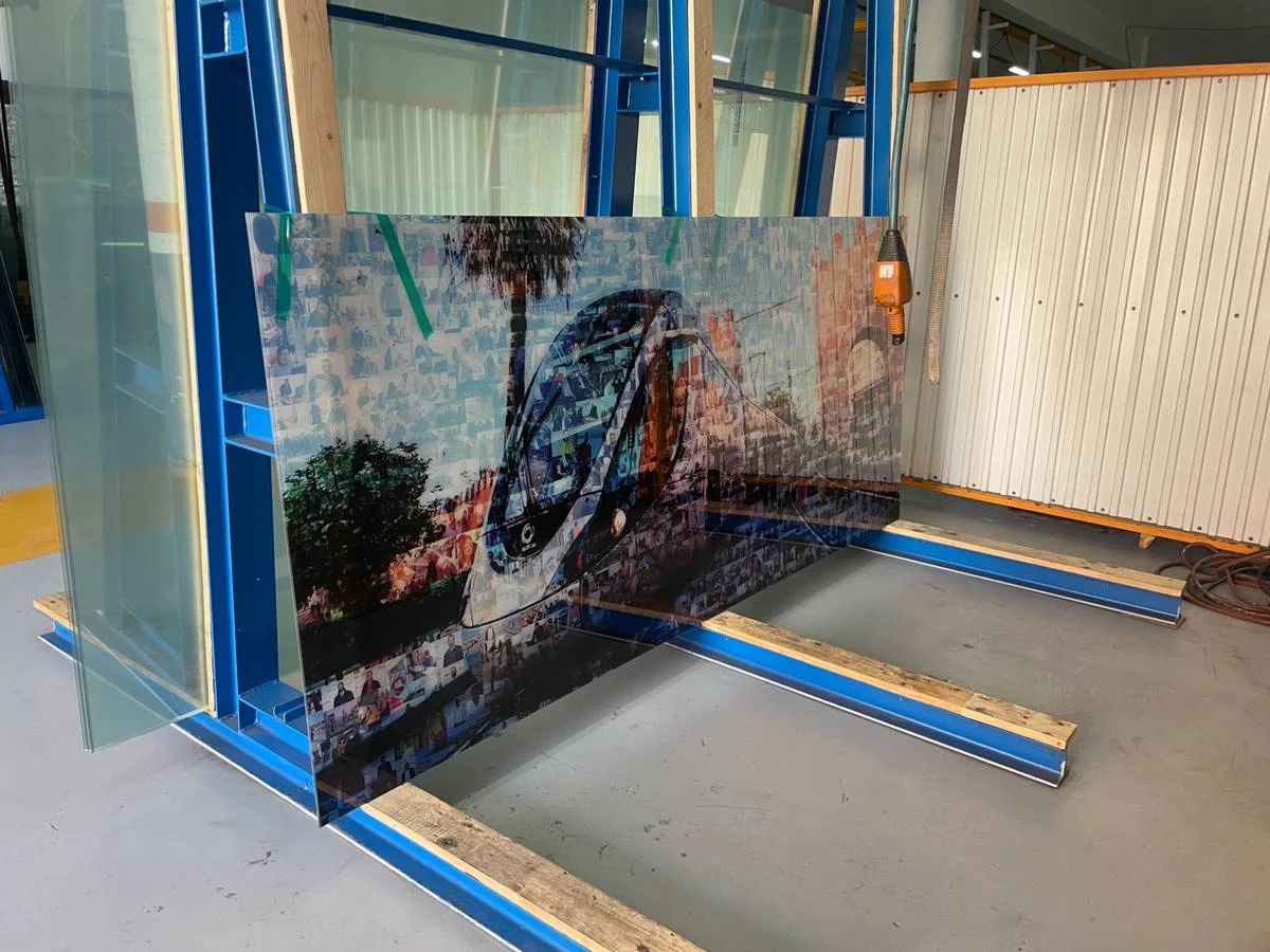 Verre imprimé tramway en stock atelier Vitrage Technologie